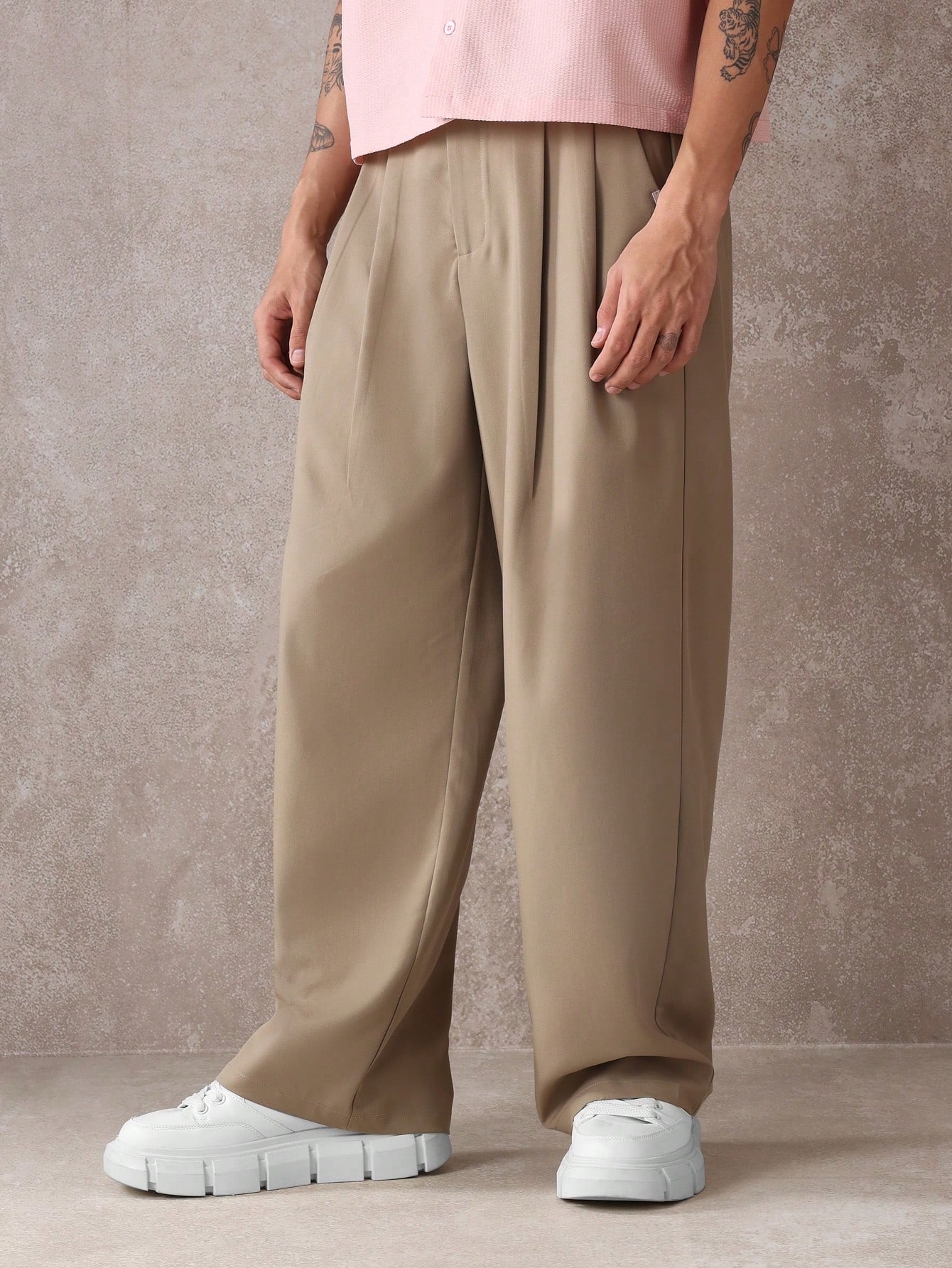 Pantalon élégant à jambes larges et décontractées avec doubles plis