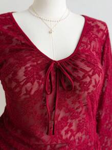 SHEIN WYWH Chemise T à manches évasées asymétriques, col en V, imprimé floral ajouré, avec nœud papillon, coupe asymétrique, pour femmes grandes tailles, couleur rouge, pour le printemps, les vacances, la Saint Valentin