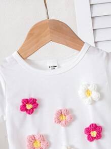 SHEIN Playful Pals 女婴可爱 3D 花朵装饰短袖上衣和牛仔效果长裤套装，夏季 - 白色 - 查看 4