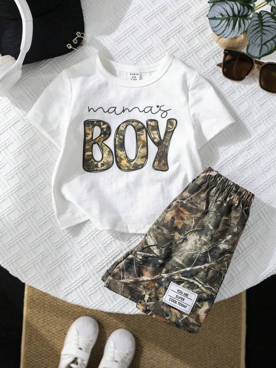 SHEIN 2 件套男婴“母亲宝宝的第一个母亲节”服装,包括可爱的图案 T 恤和迷彩短裤,舒适的休闲日常穿着,适合室内、室外、活动、照片、节日、春夏季 - 白色 - 查看 1
