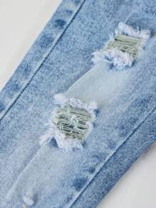 SHEIN 男婴破洞口袋休闲百搭牛仔背带裤 - 淺色水洗藍 - 查看 5