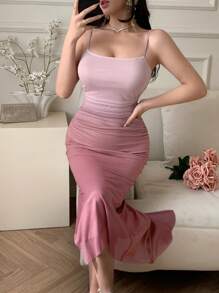DAZY Gaun Maxi Wanita Elegan dengan Gradien Warna, Potongan Ramping, dan Tali Bahu Tipis - Merah - View 2