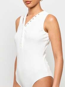 AiiRZ Gerippter V-Ausschnitt Bodysuit ärmelloser Knopfverschluss Frühling Sommer Basic Tanktop Stil Bodysuit Klassischer Grundlagenessential Slim Fit Lässig vielseitiger Bodysuit - Weiss - Übersicht 5