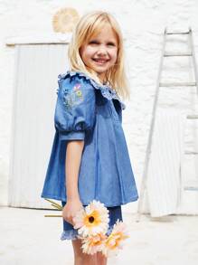 SHEIN Young Girls Embroidered Peter Pan Collar Shirt And Ruffled Shorts Sets