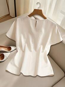 SHEIN Clasi Áo thun rộng cổ tròn đính nút ngọc trai cho nữ - Màu be - Xem 2