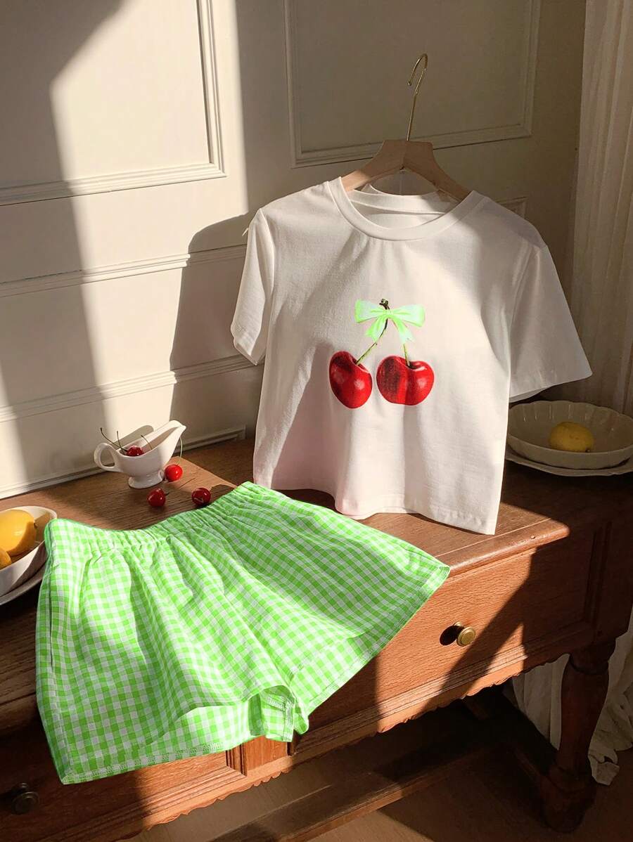 Comfortcana 2 件女式樱桃印花圆领短袖上衣和格子印花短裤套装
