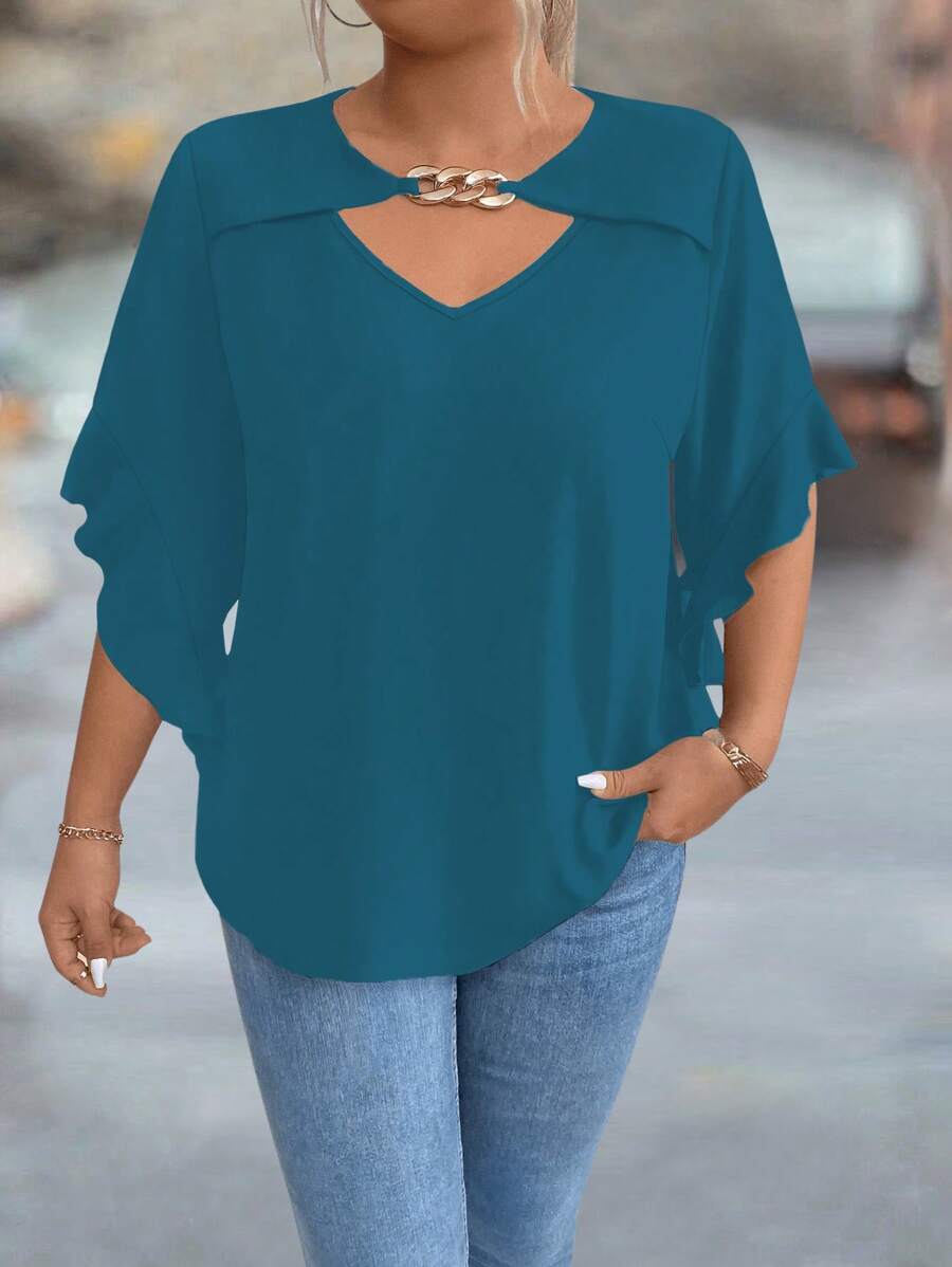 SHEIN Clasi Plus Size Hollow Collar Ruffle Sleeve Solid Color Blouse
Large Size Simple And Elegant Versatile Decorative Button Women's Shirt - Blue - View 1