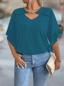 SHEIN Clasi Plus Size Hollow Collar Ruffle Sleeve Solid Color Blouse
Large Size Simple And Elegant Versatile Decorative Button Women's Shirt - Blue - View 3