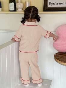 SHEIN 女婴婴儿女孩简单翻领纽扣前口袋短袖裤子休闲柔软编织睡衣 2 件套 - 杏色 - 查看 2