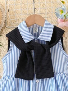 Kleine Mädchen Lässig gestreiftes ärmelloses Knopfkleid mit Schal, geeignet für Alltag, Sport, Outdoor, Schule, Sommer - Blau-Weiß - Übersicht 5