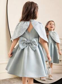 Elegante Jacke für Kleine Mädchen mit bestickter Spitze und Strass-Verzierung, kombiniert mit einem rückseitigen V-Ausschnitt Satinkleid mit Schleifenakzent, geeignet für Hochzeiten, Partys, Feiertage