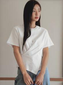 Dazy-Less 夏季休闲办公女式T恤，扭结设计，不对称纽扣，商务休闲风格 - 白色 - 查看 4