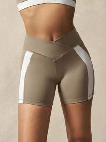VARSITIE Bequeme kurze hochgeschnittene Yoga-Shorts mit V-Ausschnitt und gekreuzter Taillenbandage