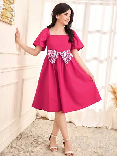 SHEIN Leap Crew Vestido casual de cuello en V con patrón y lazo decorativo hasta la mitad del muslo para adolescentes chicas