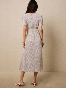 Poéselle 女士节日碎花扭纹设计荷叶边袖中长连衣裙 - 藍白色 - 查看 2