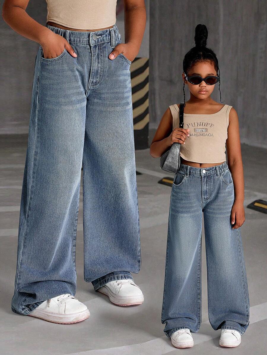 SHEIN Vaqueros de pierna ancha de mezclilla desteñida de estilo retro para niñas preadolescentes, diseño versátil y clásico - Azul lavado medio - Ver 1