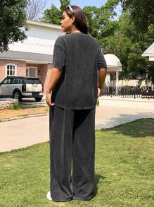 SHEIN EZwear 2件套：字母压花水洗T恤和裤子加大码 - 黑色 - 查看 2
