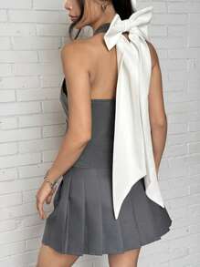 SHEIN EZwear Women's Casual Halter Sleeveless Woven Fabric Crop Top With Knotted Back Detail And Large White Bow - Grey - View 2