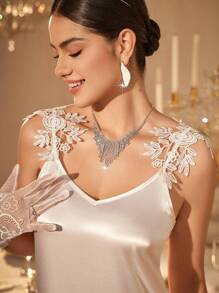 LuxeNights 优雅奢华刺绣蕾丝边睡裙 - 白色 - 查看 3