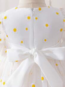 SHEIN Glamorique Kids 女婴优雅雏菊印花泡泡袖连衣裙 - 白色 - 查看 5