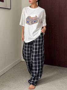 DAZY Conjunto de pijama para mujer con Top de camiseta con estampado gráfico y pantalón holgado y recto a cuadros