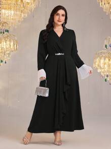 Modelyn Plus Size Elegant Color Block Pleated Flare Sleeve Dress - Black - View 4