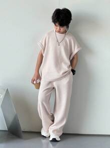 SHEIN 大童男孩韓系風格寬鬆米色背心與長褲套裝，夏季街頭風城市度假休閒校園運動穿搭，春夏假期穿著 - 杏色 - 查看 5