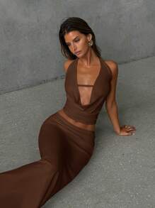 Aloruh 女式纯色低胸垂坠领短款露背上衣和修身鱼尾裙两件套 - 棕色 - 查看 1