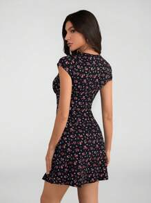 SHEIN Tall Damen Mode Süßes Blumen Muster A-Linie Kleid mit V-Ausschnitt, Blumenkleider, Frühlingsblumenkleider, Strandkleider für Frauen, Y2K Sommer, Blumenkleider, Niedliche Sommerkleider, Sommerkleider - Rot - Übersicht 2