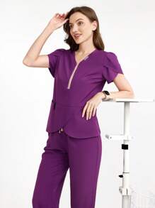Scrubzie Conjunto de uniforme de pijama quirúrgico con diseño de pétalos de unicolor, compuesto por Top y pantalones - Morado - Ver 1