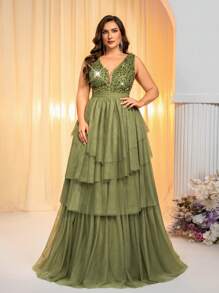 Glamrae Plus Size Elegant Romantic Green Deep V Sequin Contrast Mesh A-Line Maxi Dress - Green - View 6