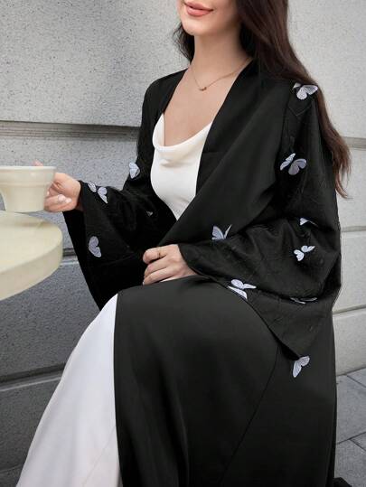Al Najma 女士优雅蝴蝶印花阿巴亚长袖长袍 女士阿巴亚，端庄