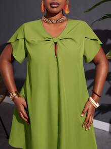 SHEIN CURVE+ Plus Size Women Loose Green A-Line Twist Knot Sleeveless Casual Dress, Elastic-Free Woven Fabricbeach Outfits For Woman/Beach Dress/Beach Vacation Outfits/Beach Essentials / Graduation/Tea Party Dress - Green - View 5