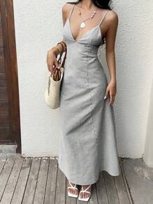 Sunnyshic 灰色和白色细条纹 V 领露背系带纽扣设计长裙