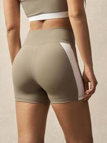 VARSITIE Bequeme kurze hochgeschnittene Yoga-Shorts mit V-Ausschnitt und gekreuzter Taillenbandage