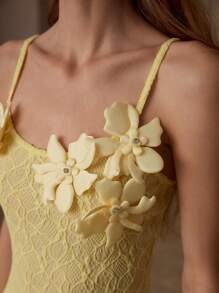 MOTF PREMIUM TEXTURED FLORAL PATCHED CAMI TOP