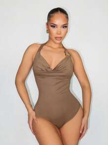 Zolique 性感棕色低胸不对称金属扣吊带女式紧身衣 - 卡其色 - 查看 5