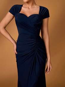Serin 优雅简约高端深蓝色心形领口褶皱短袖修身鱼尾连衣裙，适合晚宴、单身派对、音乐节、盛会、度假、婚礼、新娘及伴娘等场合。 - 藏蓝色 - 查看 2