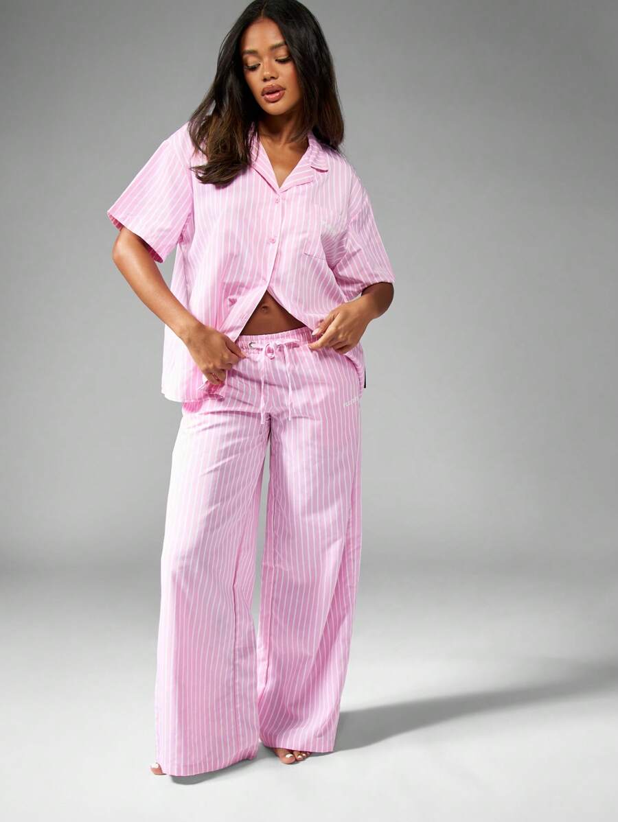 Missguided x Playboy Pantaloni larghi da camera a righe con motivo a coniglio, pantaloni morbidi e comodi da pigiama, indumento da spiaggia o resort estivo, vestibilità rilassata - Rosa - Visualizzare 1