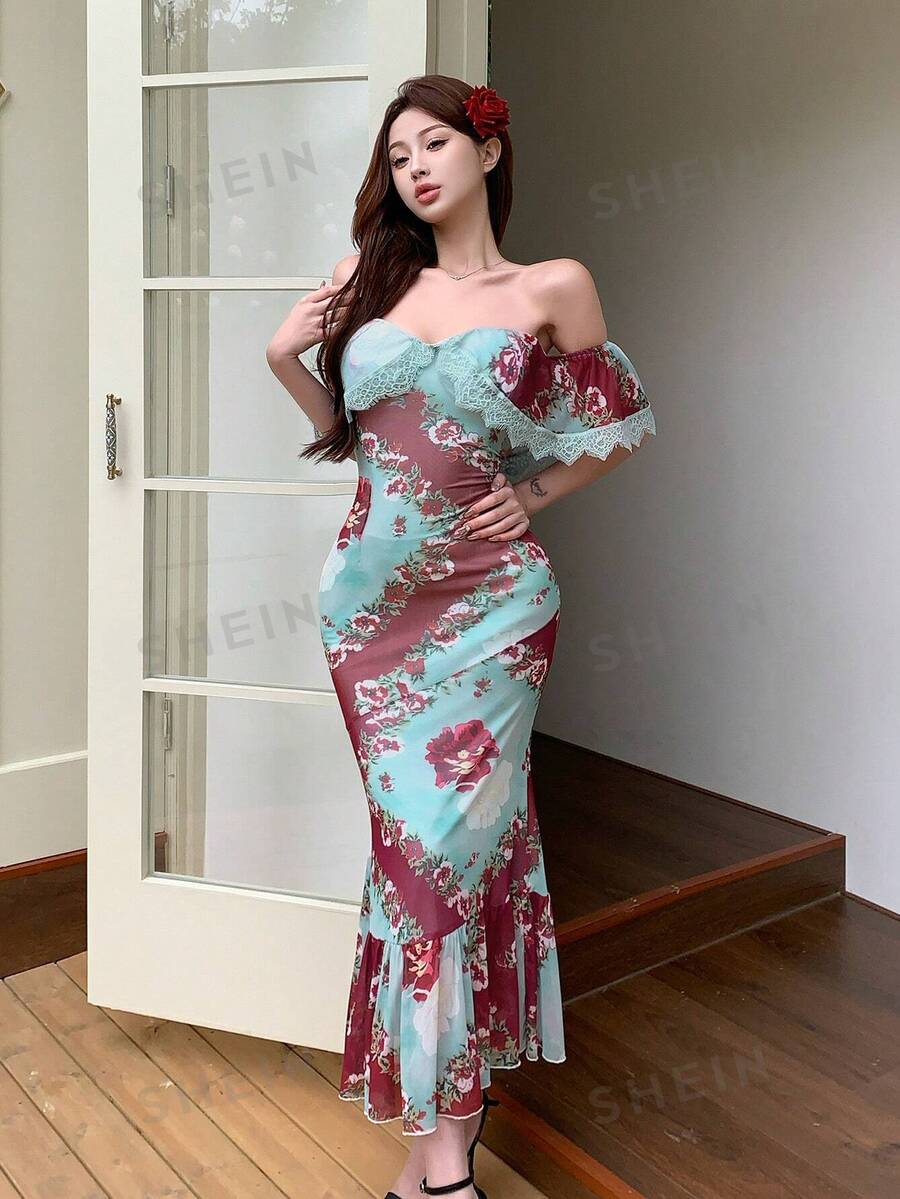DAZY Vestido de sirena con bajo con volantes, hombros descubiertos, ajustado y calado de encaje, estampado artístico vintage con estampado de flores diminutas en gasa, con chal y volantes