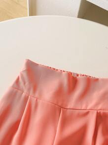SHEIN Nuevo conjunto de moda de fiesta juvenil, incluye top sin mangas con volantes en tono rosa pálido y pantalones anchos de cintura alta, top con recorte floral + pantalones largos, conjunto asimétrico de hombro para playa y vacaciones para niña joven