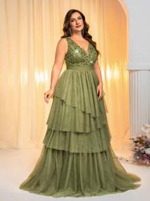 Glamrae Plus Size Elegant Romantic Green Deep V Sequin Contrast Mesh A-Line Maxi Dress - Green - View 5