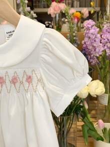 Vestido blanco con cuello Peter Pan y diseño de moño para bebé niña, adecuado para el verano. El cuello Peter Pan y el diseño del moño hacen que el bebé se vea talla grande exquisito y adorable, de moda, versátil y elegante. - Multicolor - Ver 7