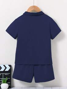 SHEIN Set de 2 piezas con camisa polo de manga corta y color liso + shorts para niño, informal