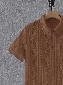 SHEIN 2 件青少年男童舒适休闲风格纹理面料 Polo 领拉链短袖上衣和短裤套装，适合外出、街头、派对和城市漫步，春季穿着 - 棕色 - 查看 4