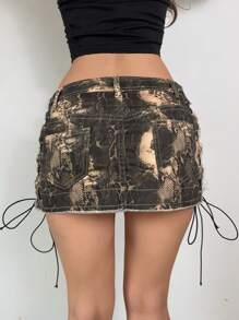 EgrlEra Chân váy mini denim giặt rút dây họa tiết da rắn cạp trễ - Nhiều màu - Xem 2