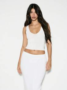 KIZN Top de tirantes acanalado esencial de verano con escote en pico, sin mangas, ajustado y corto - Blanco - Ver 6