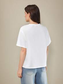 Muvela 女士草莓印花圆领短袖休闲宽松T恤，夏季穿着 - 白色 - 查看 3