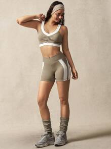 VARSITIE Bequeme kurze hochgeschnittene Yoga-Shorts mit V-Ausschnitt und gekreuzter Taillenbandage