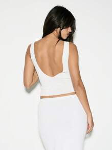 KIZN Top de tirantes acanalado esencial de verano con escote en pico, sin mangas, ajustado y corto - Blanco - Ver 2